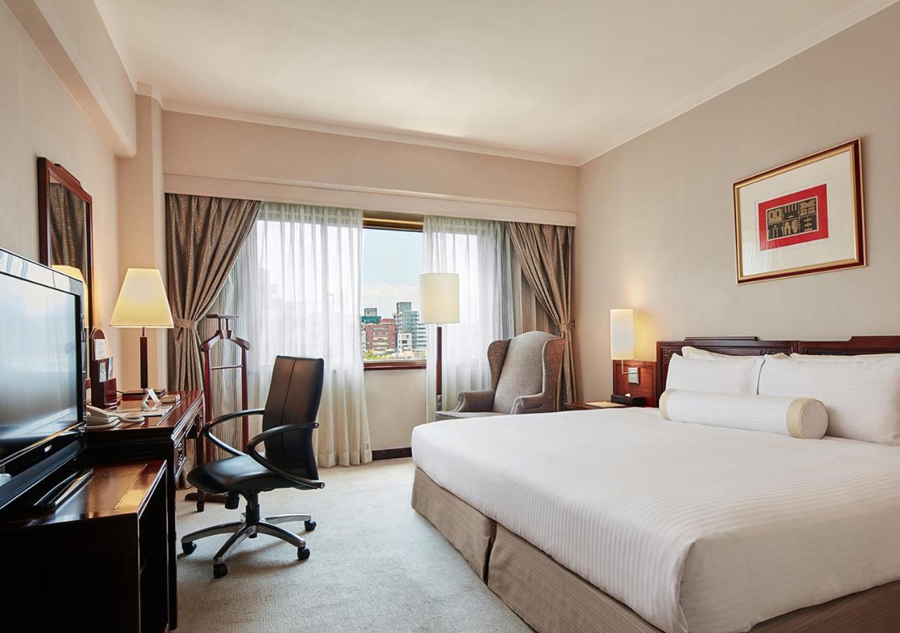 The Howard Plaza Hotel Тайпей Екстериор снимка A room at the hotel