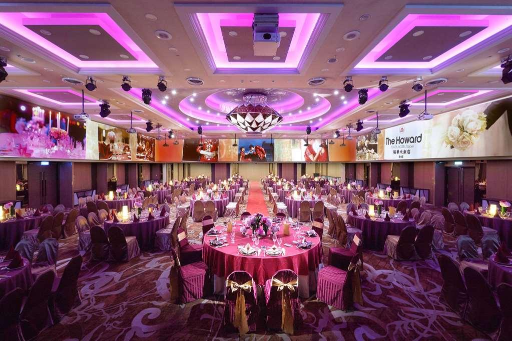 The Howard Plaza Hotel Тайпей Екстериор снимка The ballroom at the Renaissance Hotel