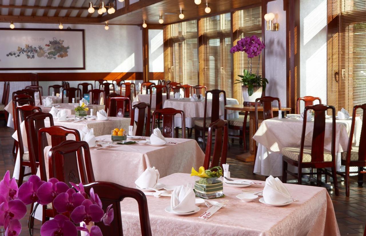 The Howard Plaza Hotel Тайпей Екстериор снимка Interior of the restaurant