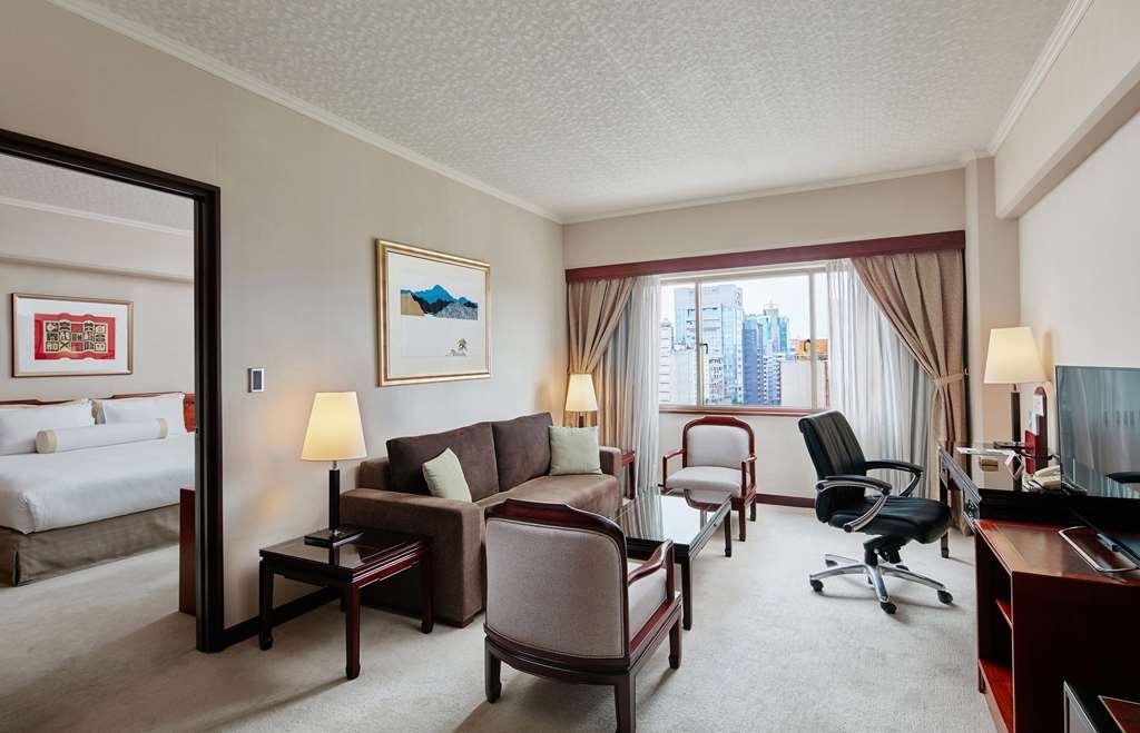 The Howard Plaza Hotel Тайпей Стая снимка A suite at the Conrad Hong Kong