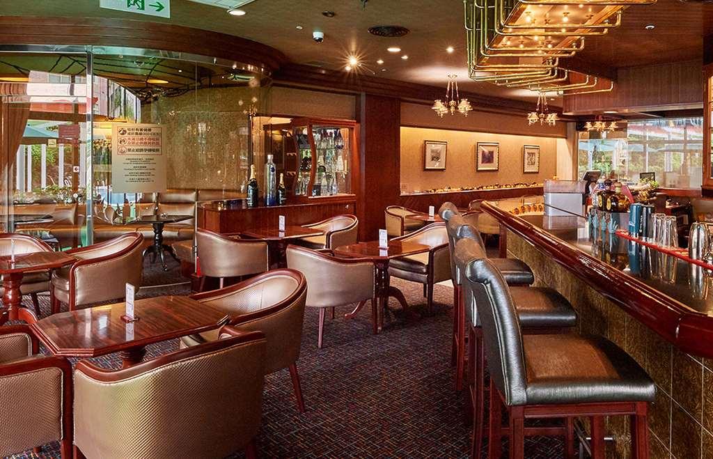 The Howard Plaza Hotel Тайпей Ресторант снимка The bar on board the Queen Mary 2