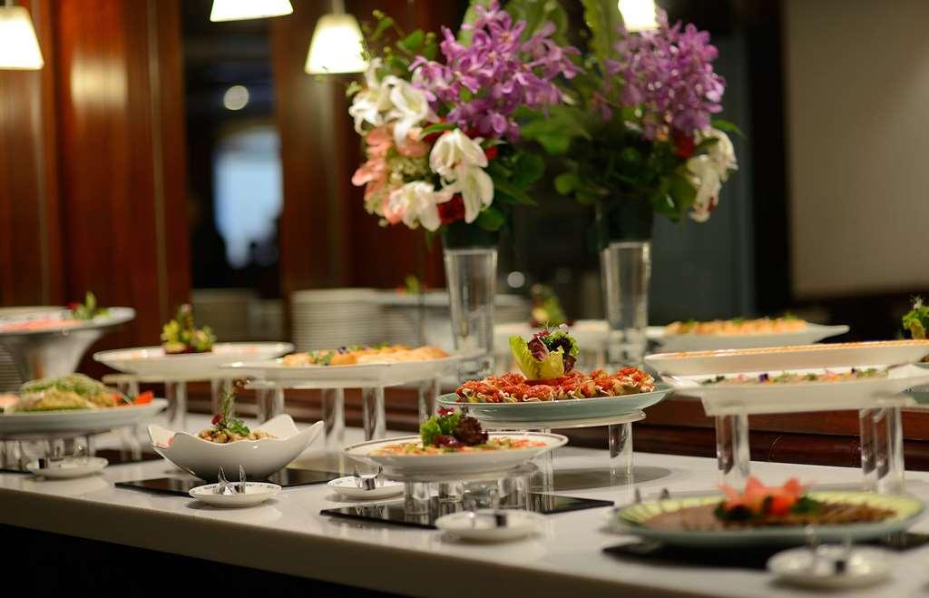 The Howard Plaza Hotel Тайпей Ресторант снимка A buffet