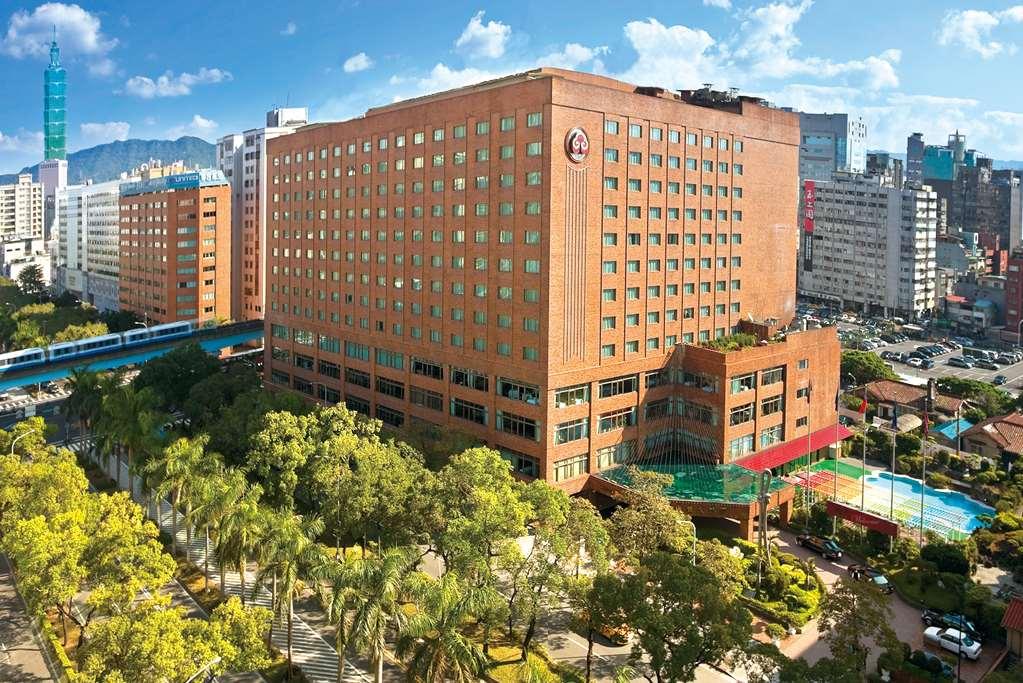 The Howard Plaza Hotel Тайпей Екстериор снимка Kaohsiung Medical University Hospital