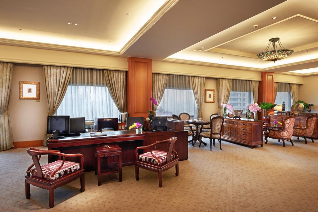 The Howard Plaza Hotel Тайпей Екстериор снимка Business Center