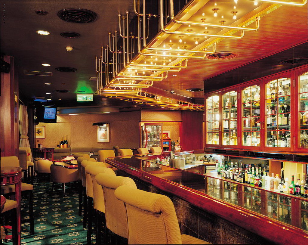 The Howard Plaza Hotel Тайпей Ресторант снимка The bar on board the Queen Mary 2